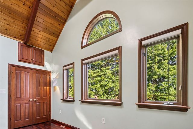 260 Jennie Dr, North Huntingdon, PA 15642