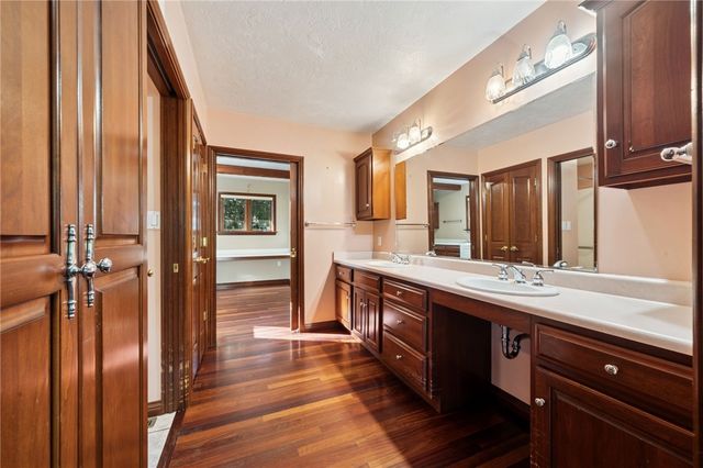 260 Jennie Dr, North Huntingdon, PA 15642