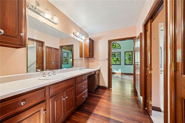 260 Jennie Dr, North Huntingdon, PA 15642