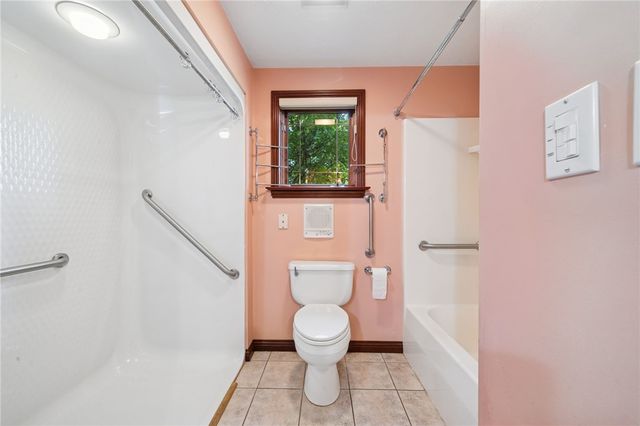 260 Jennie Dr, North Huntingdon, PA 15642