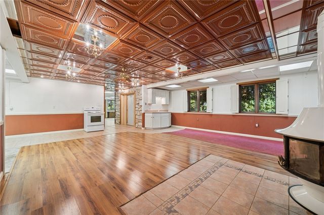 260 Jennie Dr, North Huntingdon, PA 15642