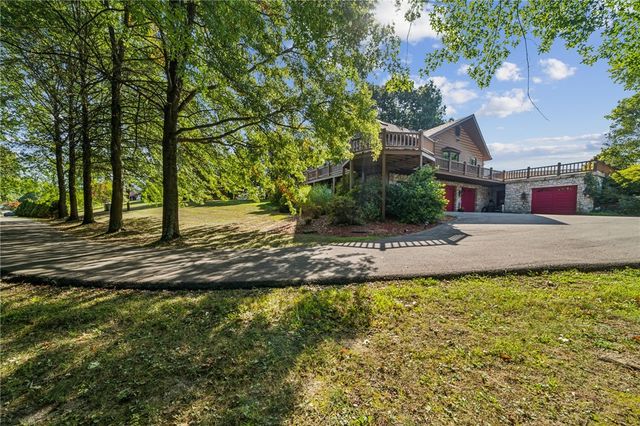 260 Jennie Dr, North Huntingdon, PA 15642