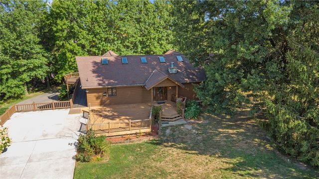 260 Jennie Dr, North Huntingdon, PA 15642