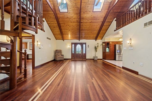 260 Jennie Dr, North Huntingdon, PA 15642