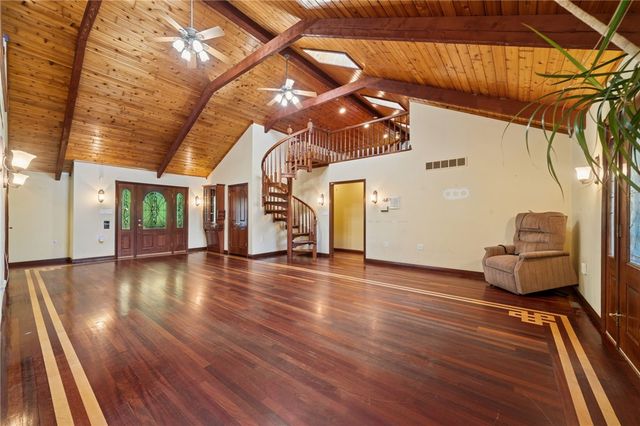 260 Jennie Dr, North Huntingdon, PA 15642