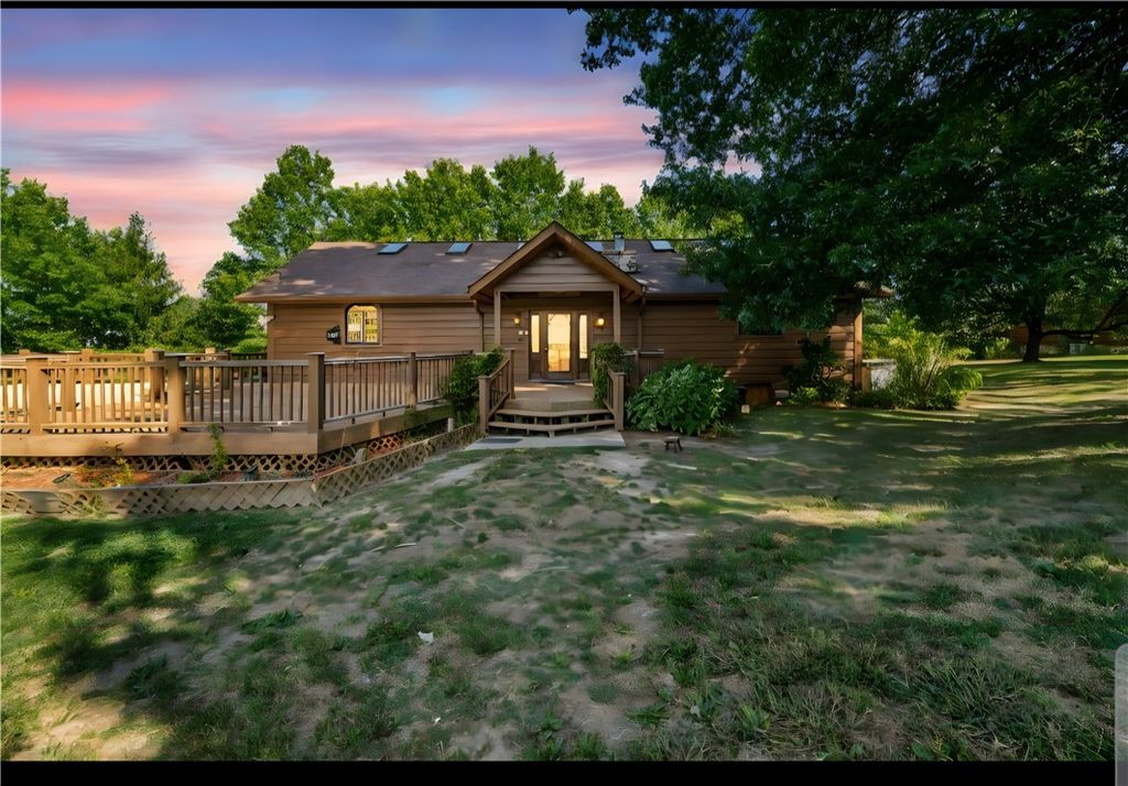 260 Jennie Dr, North Huntingdon, PA 15642