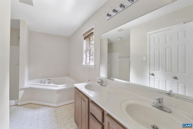 3590 MOUNTAIN HILL RD, Palmyra, VA 22963