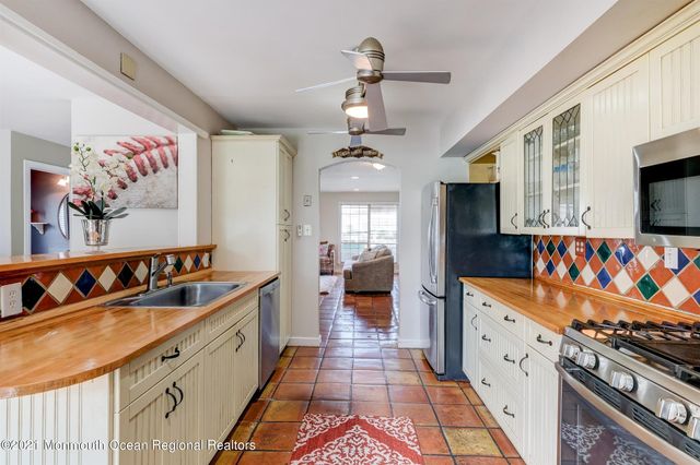 226 Teasdale Place, Morganville, NJ 07751