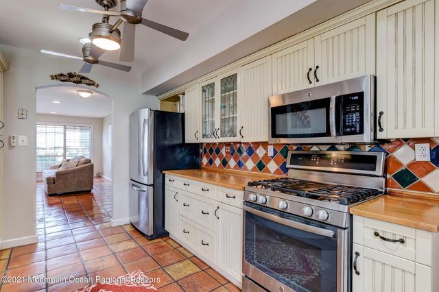 226 Teasdale Place, Morganville, NJ 07751