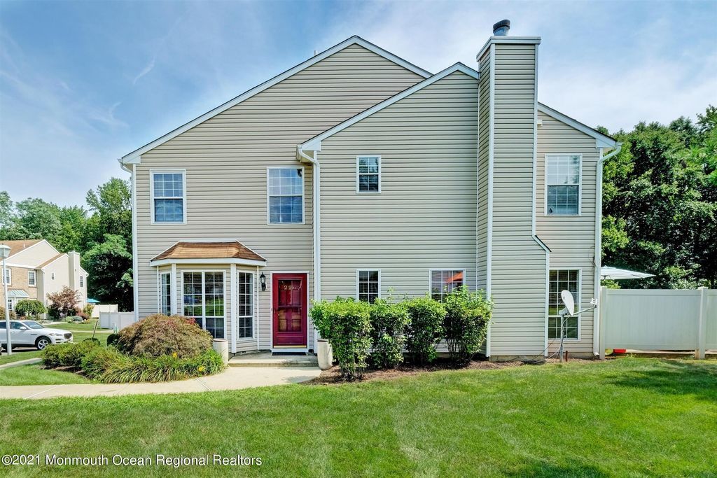 226 Teasdale Place, Morganville, NJ 07751