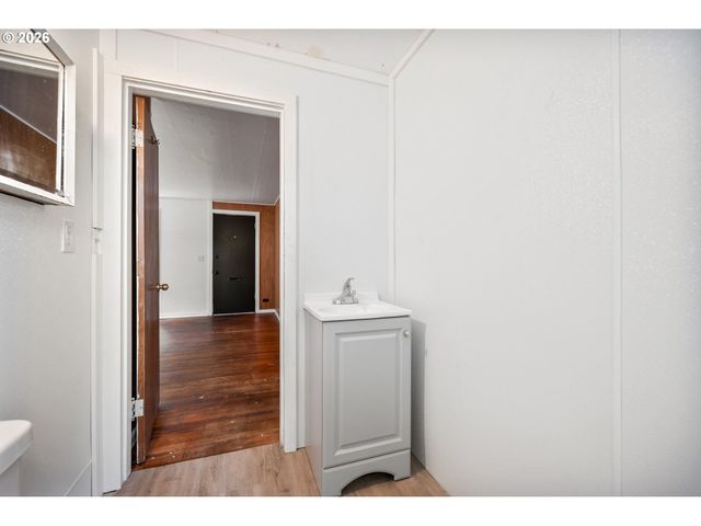 1158 10TH Ave, Longview, WA 98632