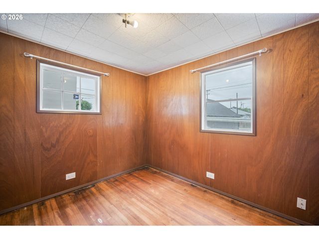 1158 10TH Ave, Longview, WA 98632