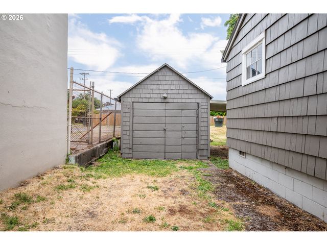 1158 10TH Ave, Longview, WA 98632