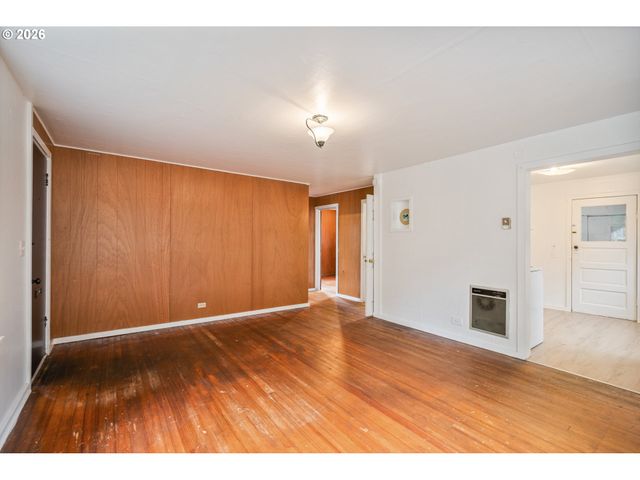 1158 10TH Ave, Longview, WA 98632