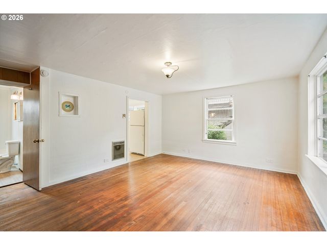 1158 10TH Ave, Longview, WA 98632