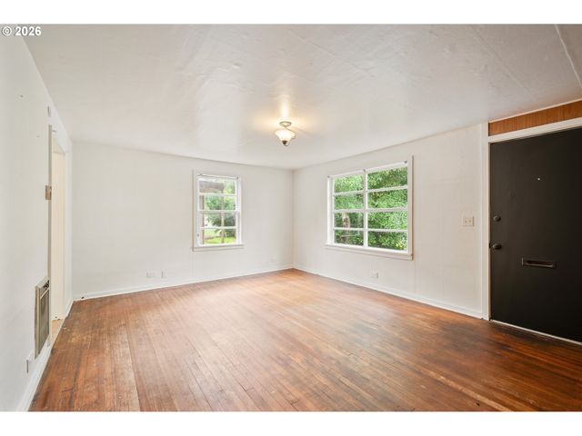 1158 10TH Ave, Longview, WA 98632