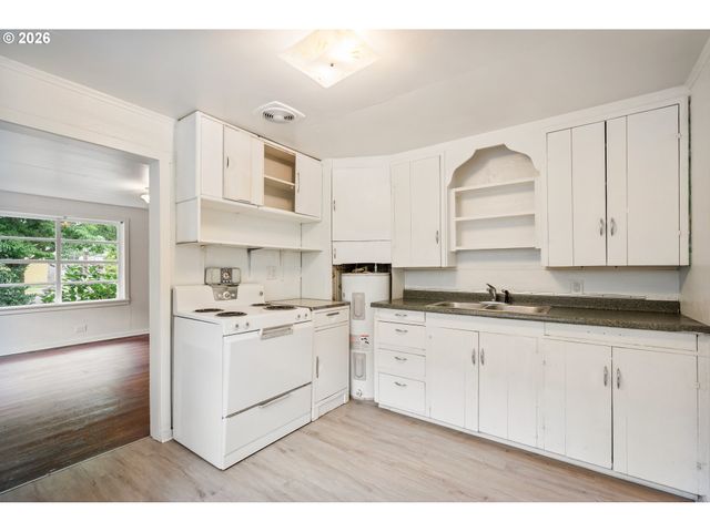 1158 10TH Ave, Longview, WA 98632