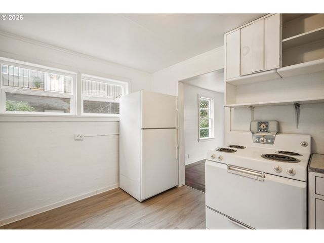 1158 10TH Ave, Longview, WA 98632