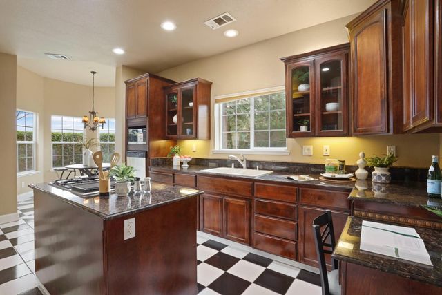 5606 Saint Andrews Dr, Stockton, CA 95219