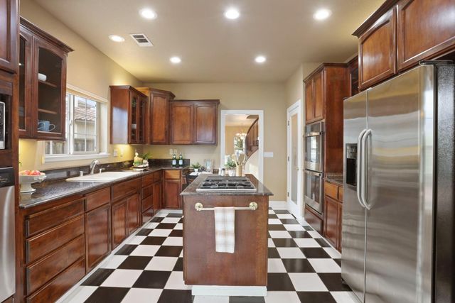 5606 Saint Andrews Dr, Stockton, CA 95219