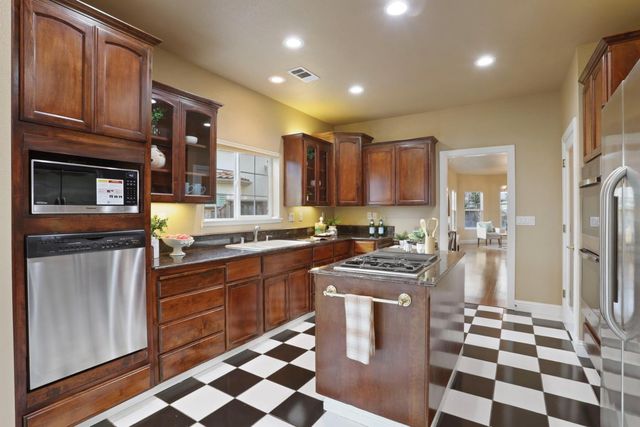 5606 Saint Andrews Dr, Stockton, CA 95219