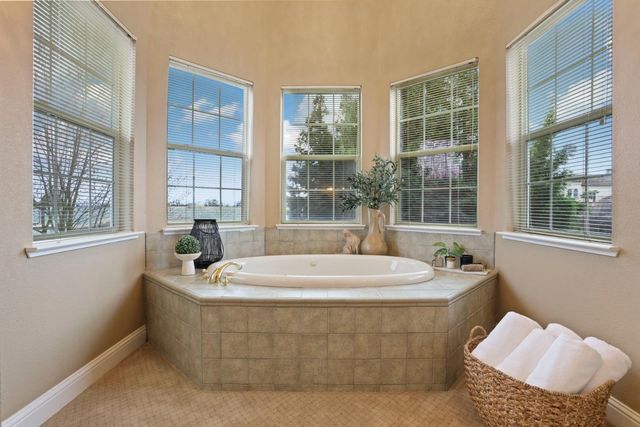 5606 Saint Andrews Dr, Stockton, CA 95219