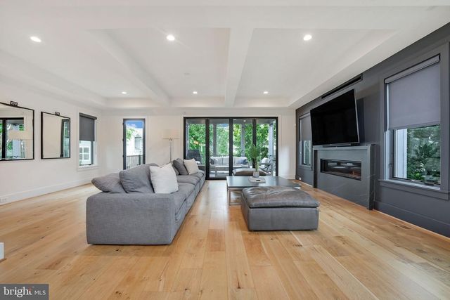 1452 BUENA VISTA AVE, Mclean, VA 22101