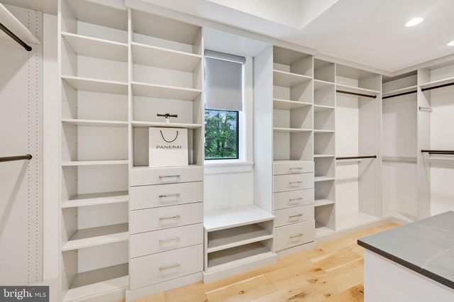 1452 BUENA VISTA AVE, Mclean, VA 22101