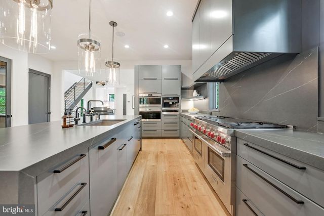 1452 BUENA VISTA AVE, Mclean, VA 22101