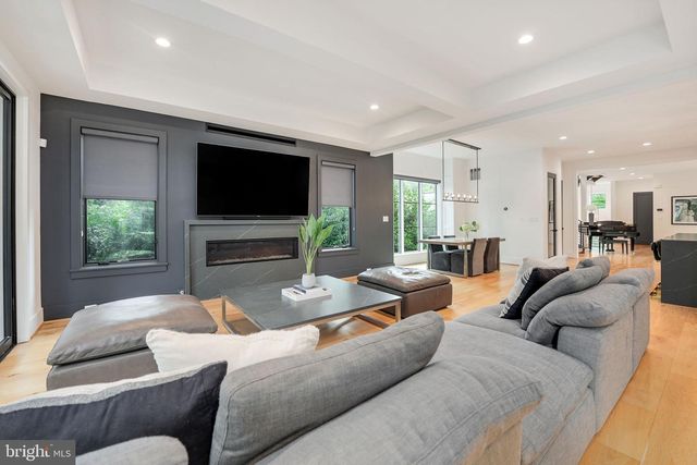 1452 BUENA VISTA AVE, Mclean, VA 22101