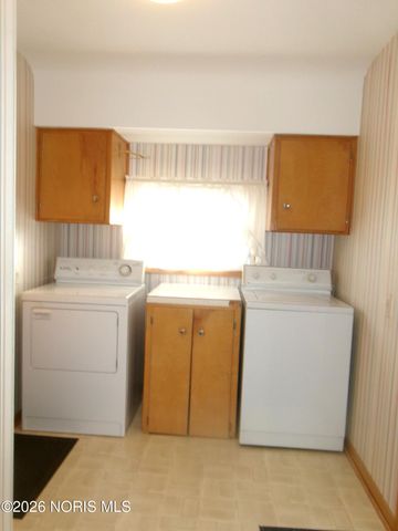 303 S Poplar Street, Leipsic, OH 45856