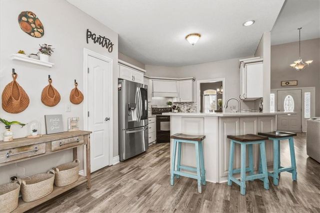 608 Mulberry Street, Pleasant Hill, MO 64080