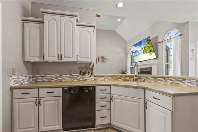 608 Mulberry Street, Pleasant Hill, MO 64080