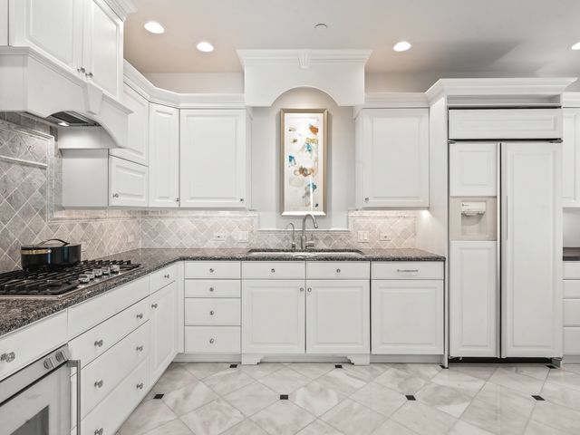 485 Oakwood Avenue D-2, Lake Forest, IL 60045