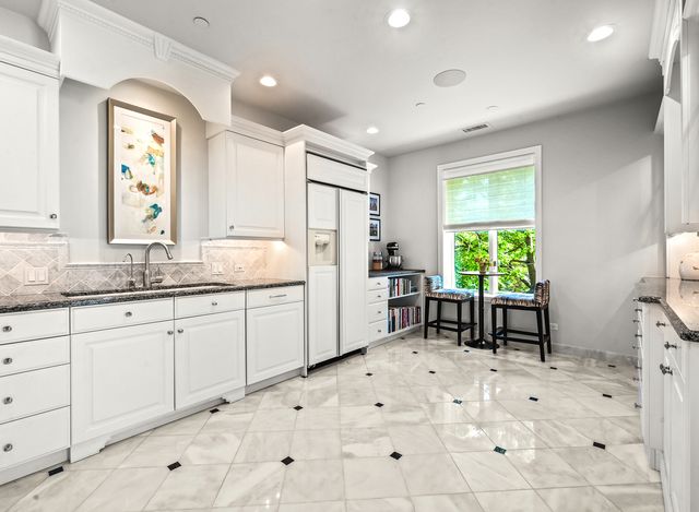 485 Oakwood Avenue D-2, Lake Forest, IL 60045