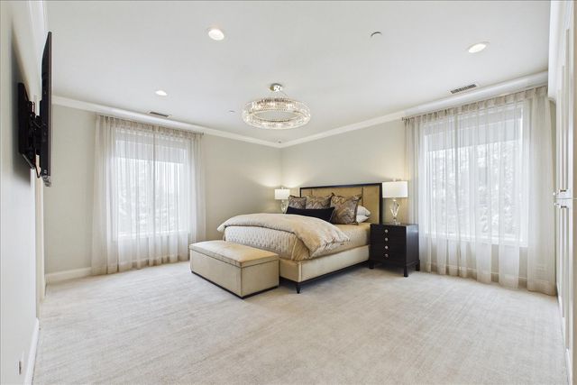 485 Oakwood Avenue D-2, Lake Forest, IL 60045