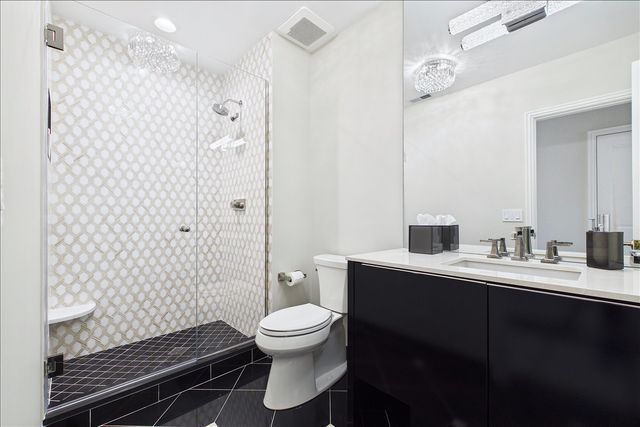 485 Oakwood Avenue D-2, Lake Forest, IL 60045
