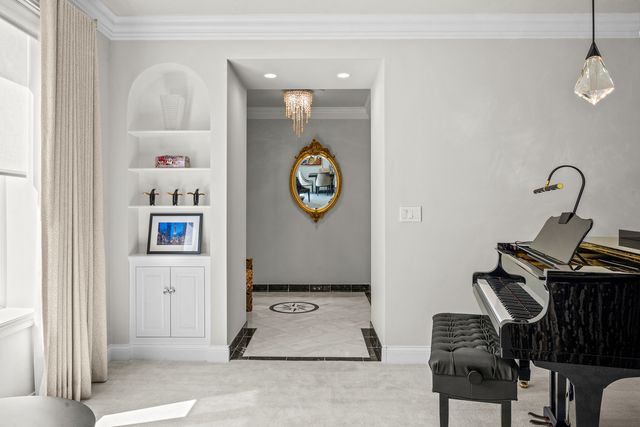 485 Oakwood Avenue D-2, Lake Forest, IL 60045