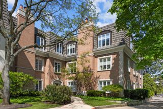 485 Oakwood Avenue D-2, Lake Forest, IL 60045