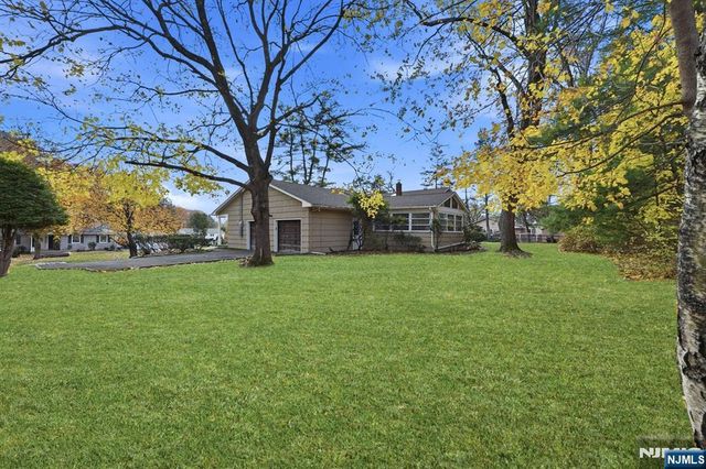 55 Somerset Drive, Woodcliff Lake, NJ 07677