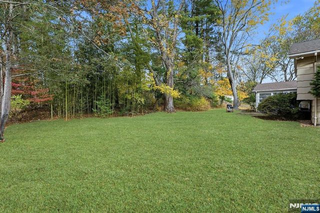 55 Somerset Drive, Woodcliff Lake, NJ 07677