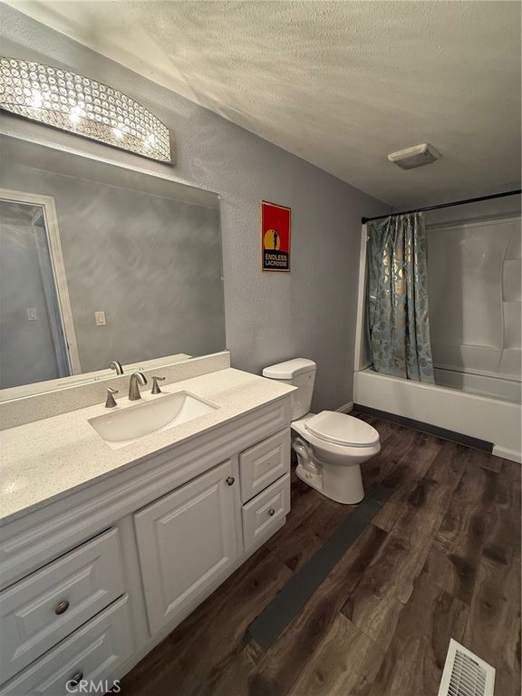 Image 6 of property listing at 10244 Wrangler, Corona, CA 92883