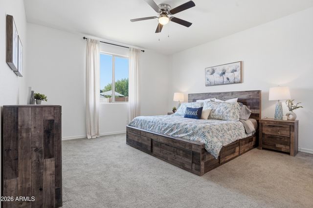 628 W WHITE SANDS Drive, San Tan Valley, AZ 85140