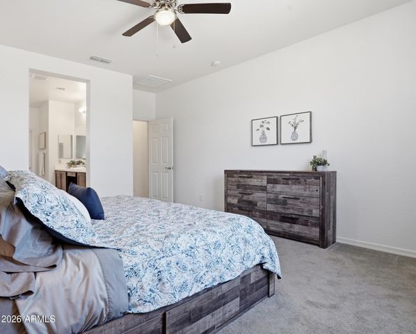 628 W WHITE SANDS Drive, San Tan Valley, AZ 85140