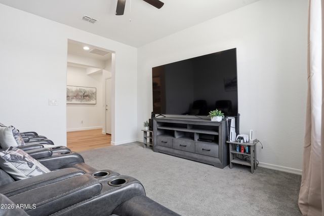 628 W WHITE SANDS Drive, San Tan Valley, AZ 85140