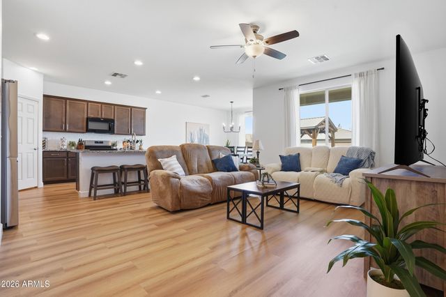 628 W WHITE SANDS Drive, San Tan Valley, AZ 85140