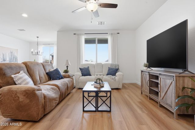 628 W WHITE SANDS Drive, San Tan Valley, AZ 85140
