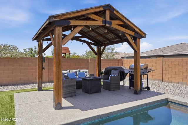 628 W WHITE SANDS Drive, San Tan Valley, AZ 85140