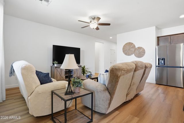 628 W WHITE SANDS Drive, San Tan Valley, AZ 85140