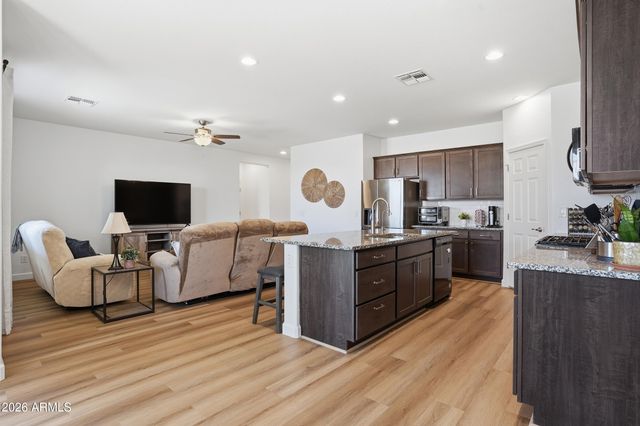 628 W WHITE SANDS Drive, San Tan Valley, AZ 85140
